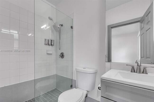 Building Photo - 1720 NE 33rd Ave