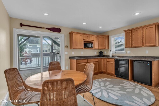 Building Photo - 111 7th Ave