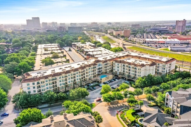 Building Photo - 7575 Kirby Dr