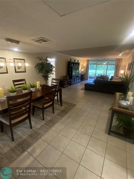 Building Photo - 4007 N Cypress Dr