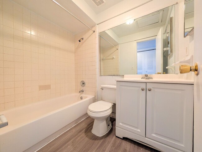 Interior Photo - SSET