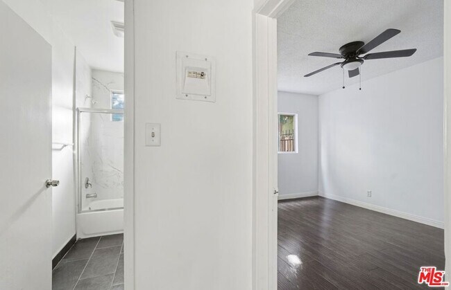 Building Photo - 1475 S Wooster St