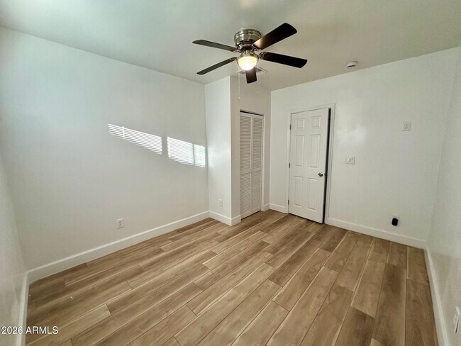 Building Photo - 3125 E Oak St