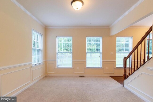 Building Photo - 8401 Hollow Tree Ln