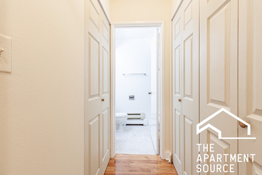 Building Photo - 665 W Wrightwood Ave