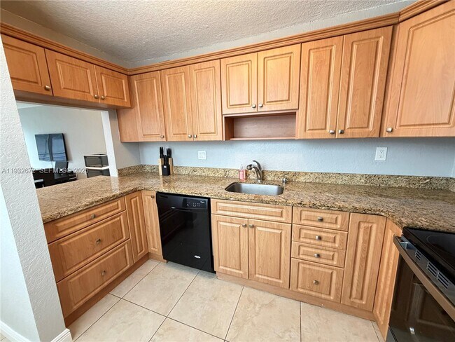 Building Photo - 9491 Evergreen Pl