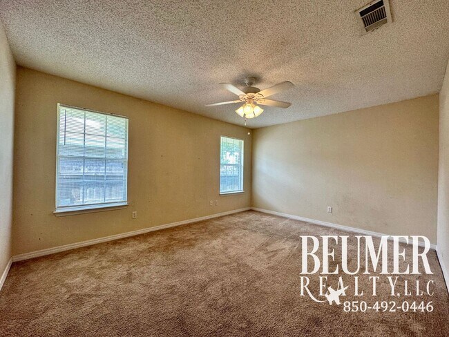 Building Photo - Beautiful 3Bed/2Bath Home Close to Correy ...
