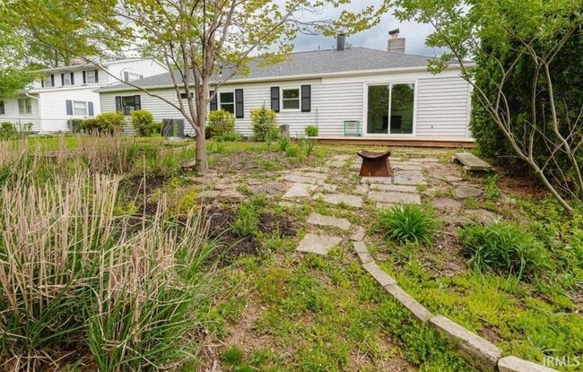 Building Photo - 1416 E Clairmont Pl