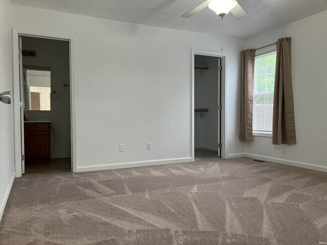 Building Photo - 7872 Sandalwood Dr