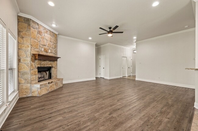 Building Photo - 104 Cold Track Dr