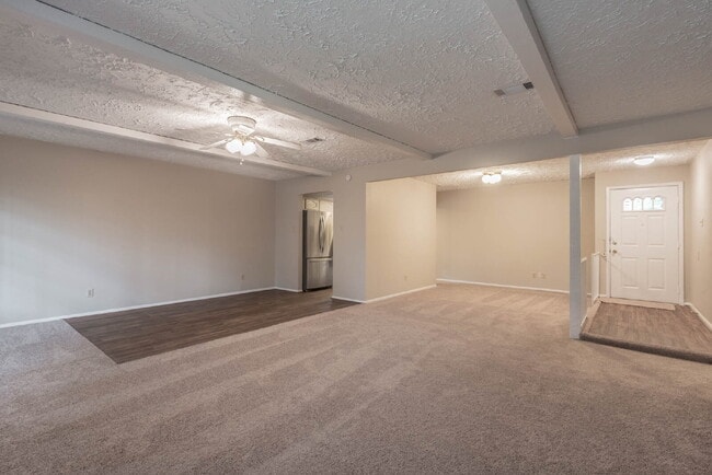 Building Photo - 6015 Knotty Post Ln