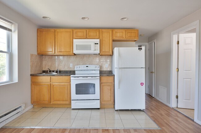 Building Photo - 1554 Beverly Rd