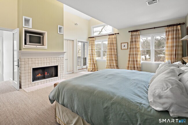 Building Photo - 6 Old Orchard Dr