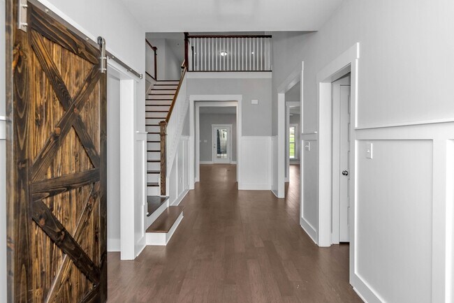 Building Photo - Luxury Craftsman Home in Monrovia Springs