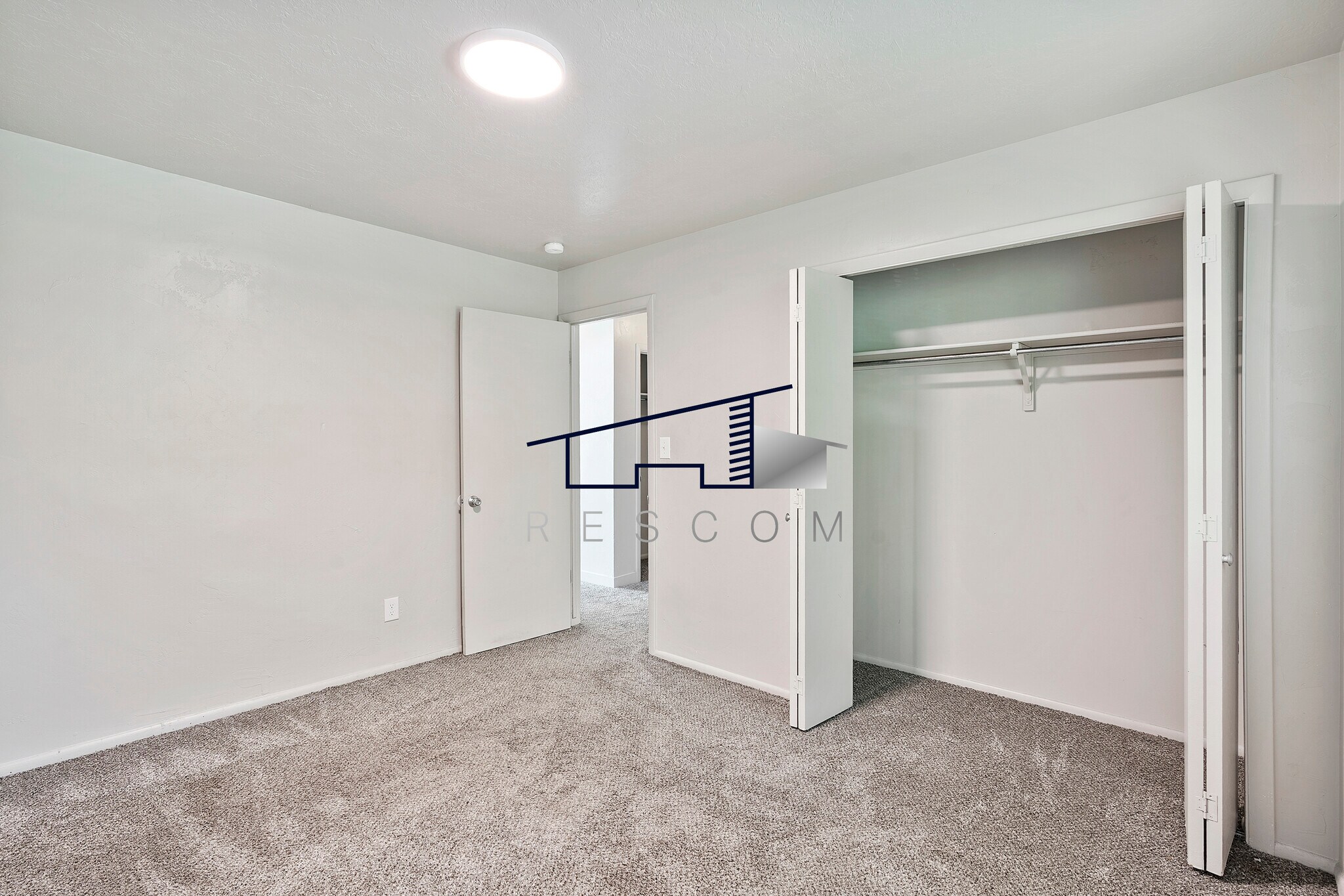 Building Photo - 221 N Pingree Ave