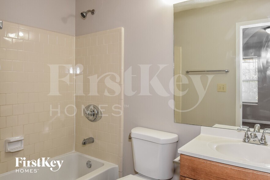 Building Photo - 6582 Wellington Square