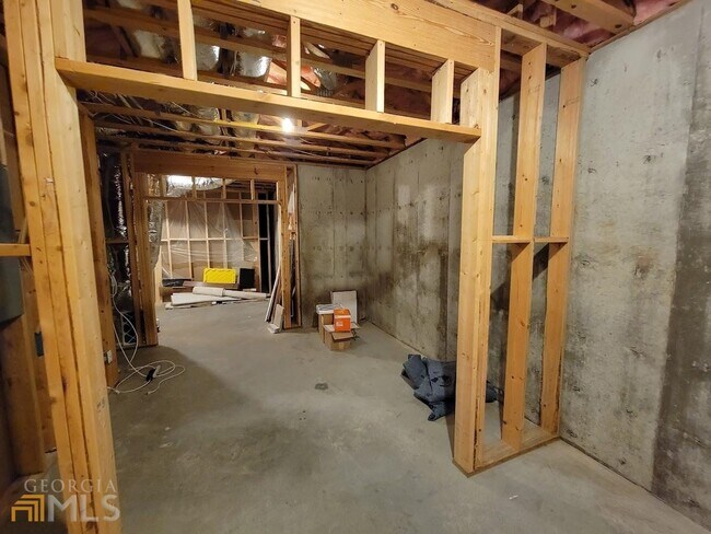 Building Photo - 125 Farmington Dr