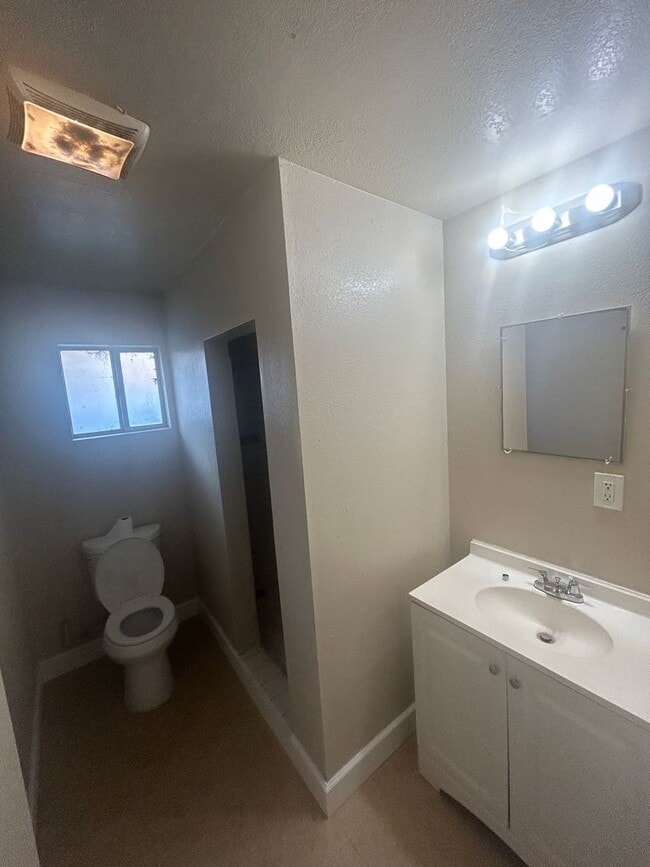Building Photo - Cozy Apartment in Arvin Awaits Your Arriva...