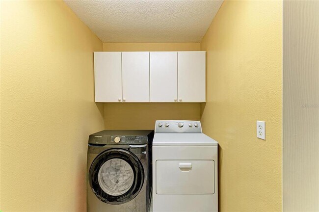Building Photo - 7007 Bridle Path Ct