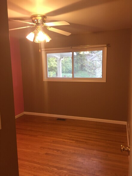 Bed 2 - 463 Lawnview Cir
