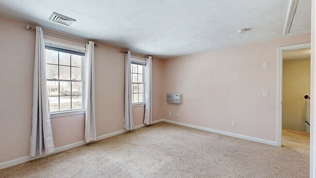 Building Photo - 12 Coldbrook Rd