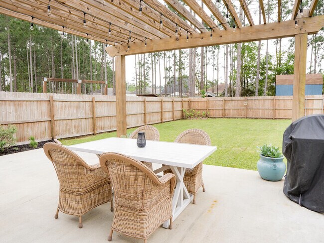 Building Photo - 8261 Sierra St