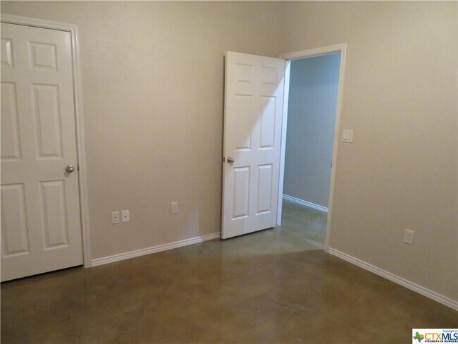 Building Photo - 929 Brown Rock Dr