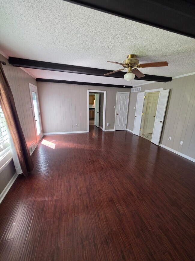 Building Photo - 4580 Shadowlawn Rd