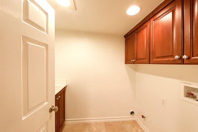 Building Photo - Three bedroom located in Newport Coast com...