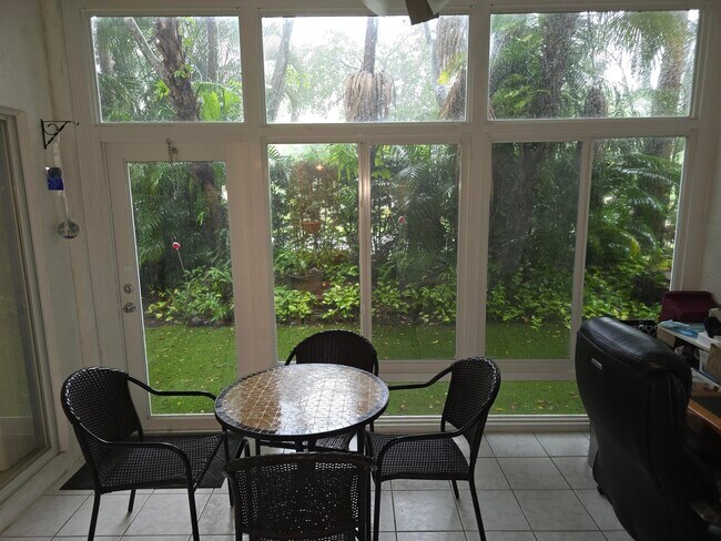 Building Photo - 5084 Rose Hill Dr