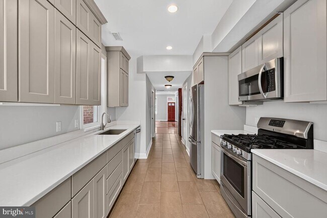 Building Photo - 1537 5th St NW