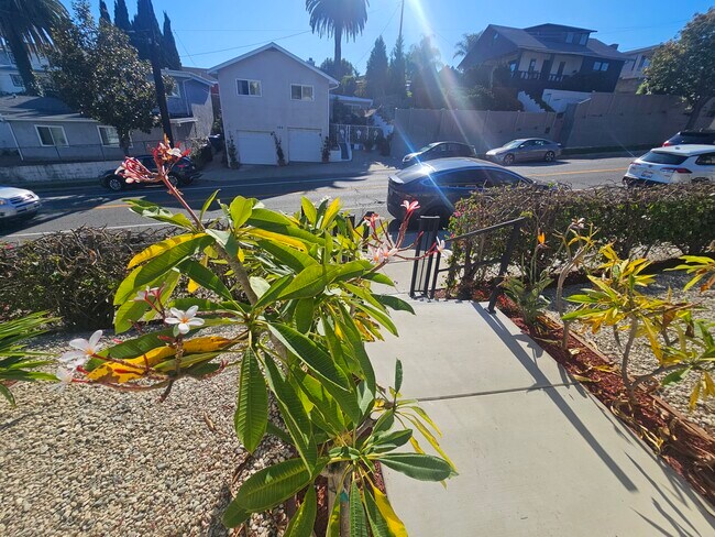 Building Photo - 1158 W 1st St