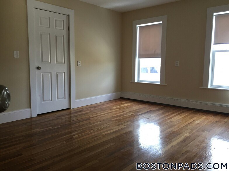 Building Photo - 53 W Seventh St