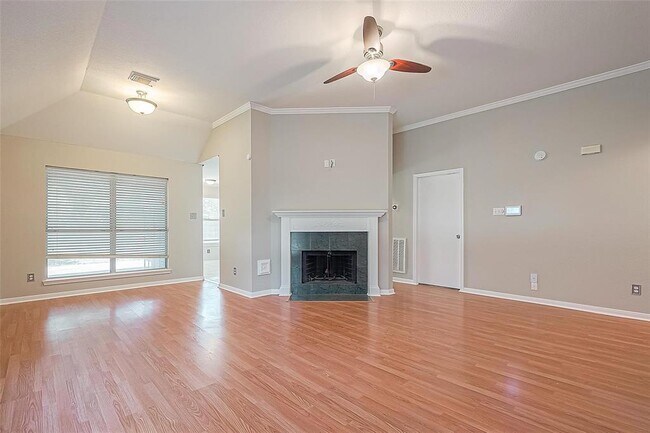 Building Photo - 6419 New World Dr