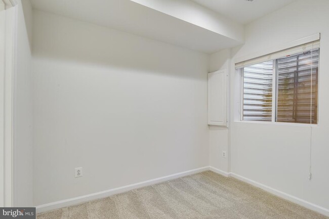Building Photo - 1101 Trenton Pl SE
