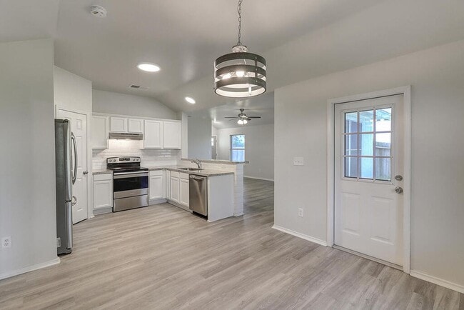 Building Photo - 7605 Cougar Dr