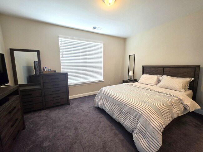 Building Photo - 150 Ella Kinley Cir