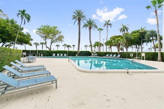 Building Photo - 1408 Brickell Bay Dr