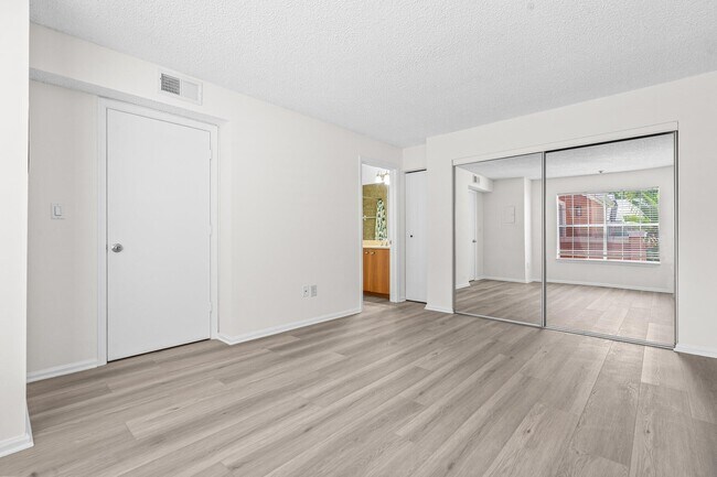 Building Photo - 1125 Crystal Way