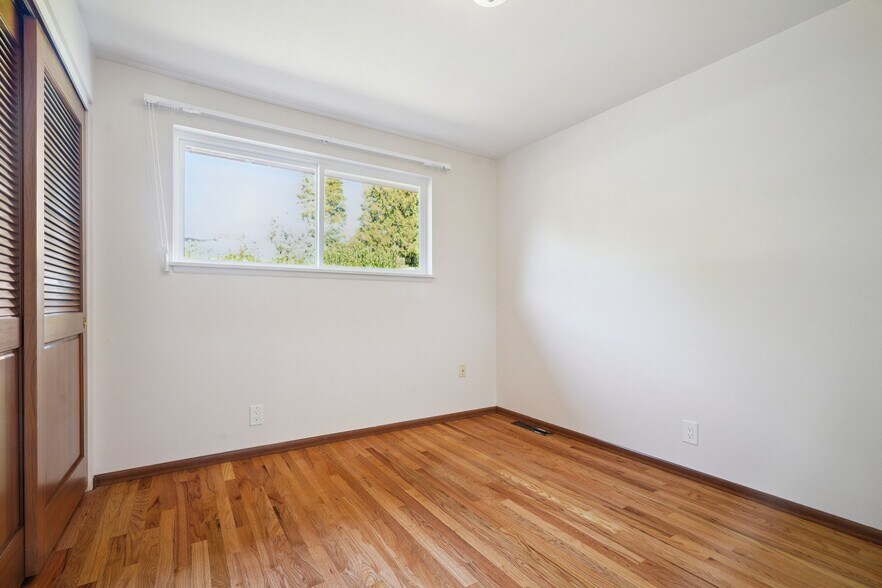 Building Photo - 3816 NE 91st St