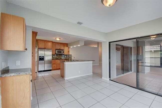 Building Photo - 637 NW 100th Ln