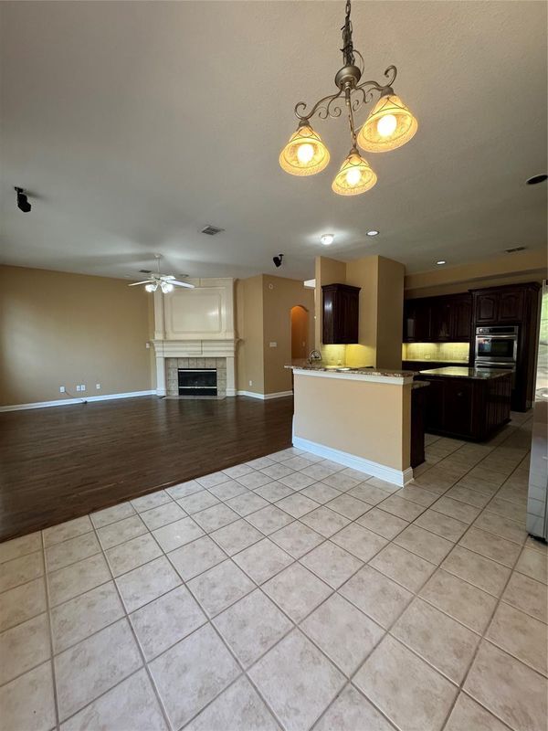 Building Photo - 9101 Forest Hills Dr