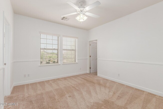 Building Photo - 5811 W Bonanza Ln
