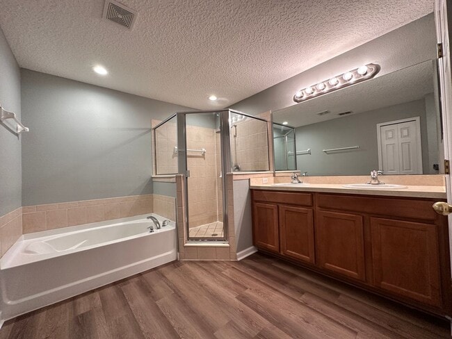 Building Photo - Oakleaf Plantation – Townhome – Briar Oaks
