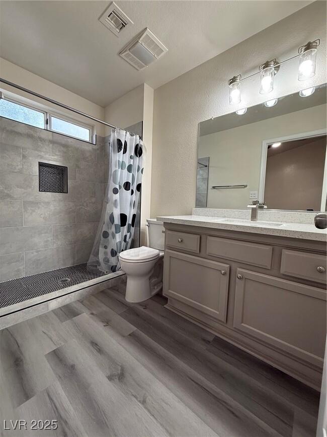 Building Photo - 8605 Glenmore Dr