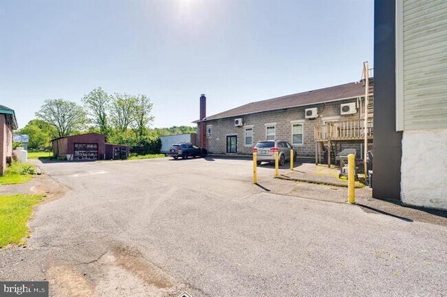 Building Photo - 26 Willow St