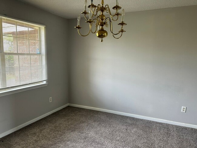 Building Photo - FALL MOVE-IN SPECIAL: 50% OFF 1st MONTH'S ...
