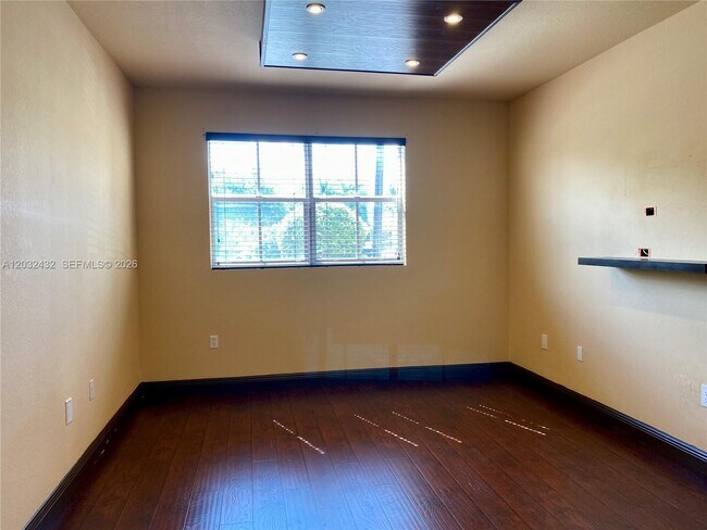 Building Photo - 8800 NW 107 Ct