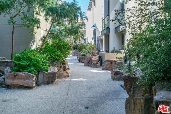 Building Photo - 13044 Pacific Promenade