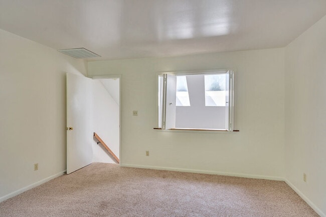 Building Photo - 1543 Birnam Dr